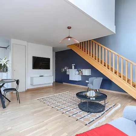 Charming Near Philharmonie Apartment *